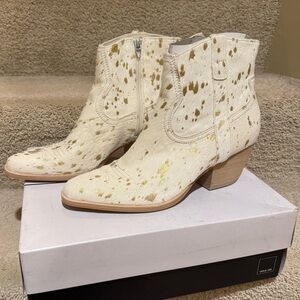 NIB Dulce Vita Silma White Gold Heeled Western Booties